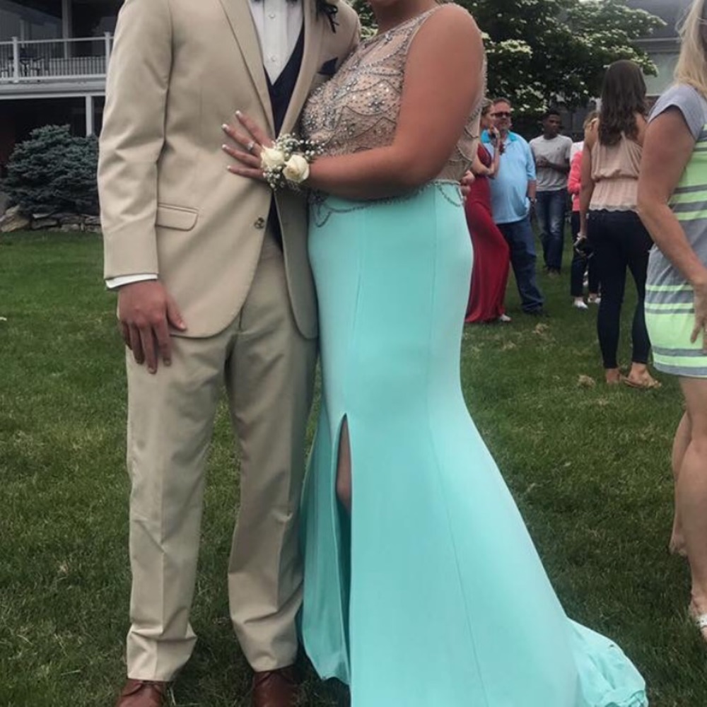 Prom/Formal Dress - Picture 2 of 3